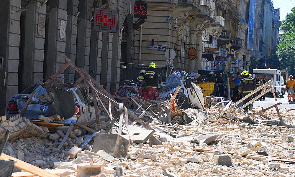 Kártérítést szeretne a budapesti házomlásban megsérült táncoslány – a lakók türelme is fogytán a hiányzó tető és a beázó ingatlanok miatt