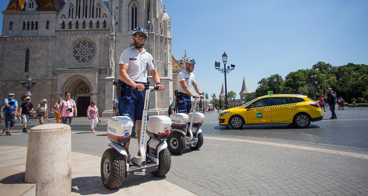 Ilyen rendőröket még nem láthattál, vicces eszközzel üldözik majd a bűnözőket Budapesten
