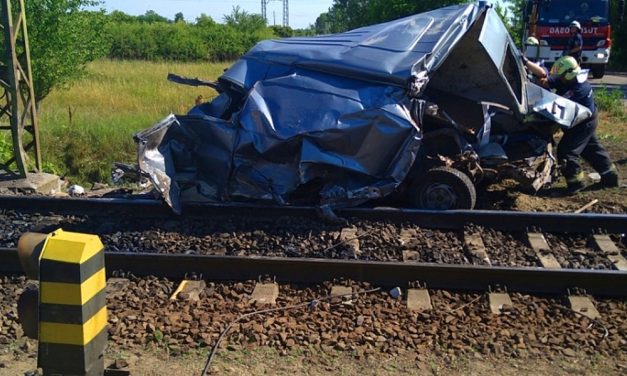 „Egyetlen Kisöcsém ma felköltözött az angyalok közé” – így búcsúzik nővére a ceglédi vonatbaleset 17 éves áldozatától, R. Bence a tilos jelzés ellenére hajtott a sínekre