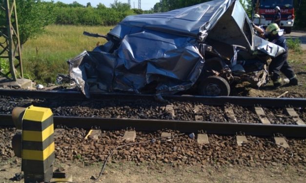 Egy szemtanú állítja szabad jelzést mutatott a fénysorompó a vasúti átjáróban, ahol meghalt egy 17 éves fiatal – videó