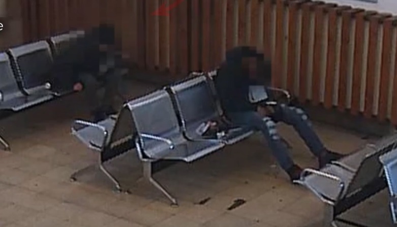 Alvó társát fosztotta ki egy hajléktalan férfi Veszprémben – videó