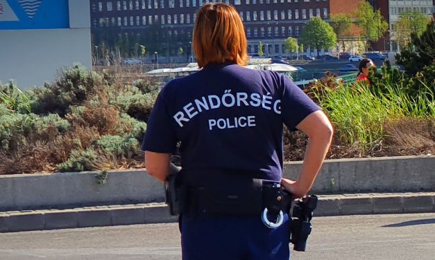 Rendőrnek adta ki magát és több tízezer forintot csalt ki egy járókelőtől ez a férfi Budapesten – Így bukott le végül