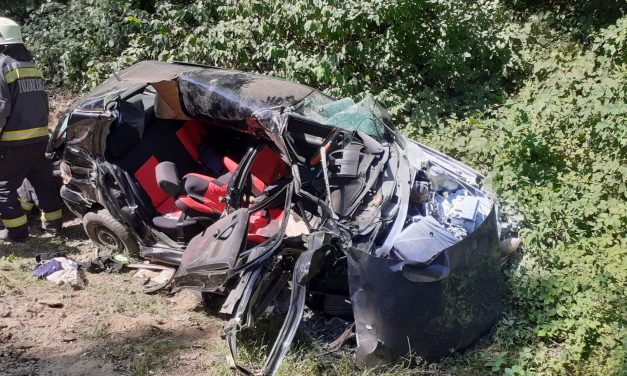 Tinédzser vesztette életét, amikor autójuk nem fért át a vonat előtt Keszthelyen