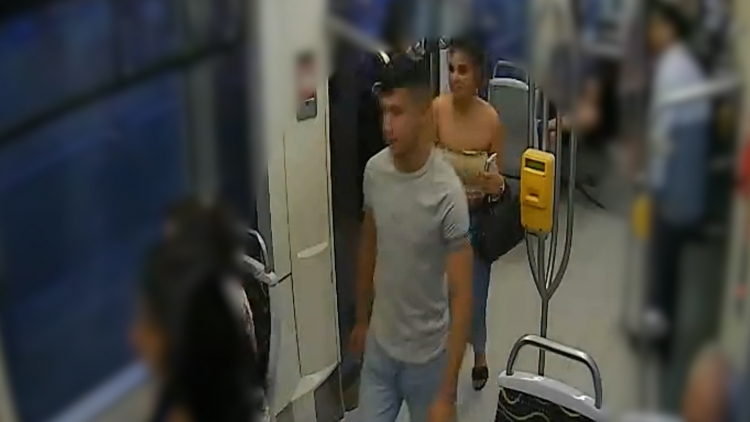Videón ahogy belekötnek egy utasba a 3-as villamoson, leszállás után is zaklatták