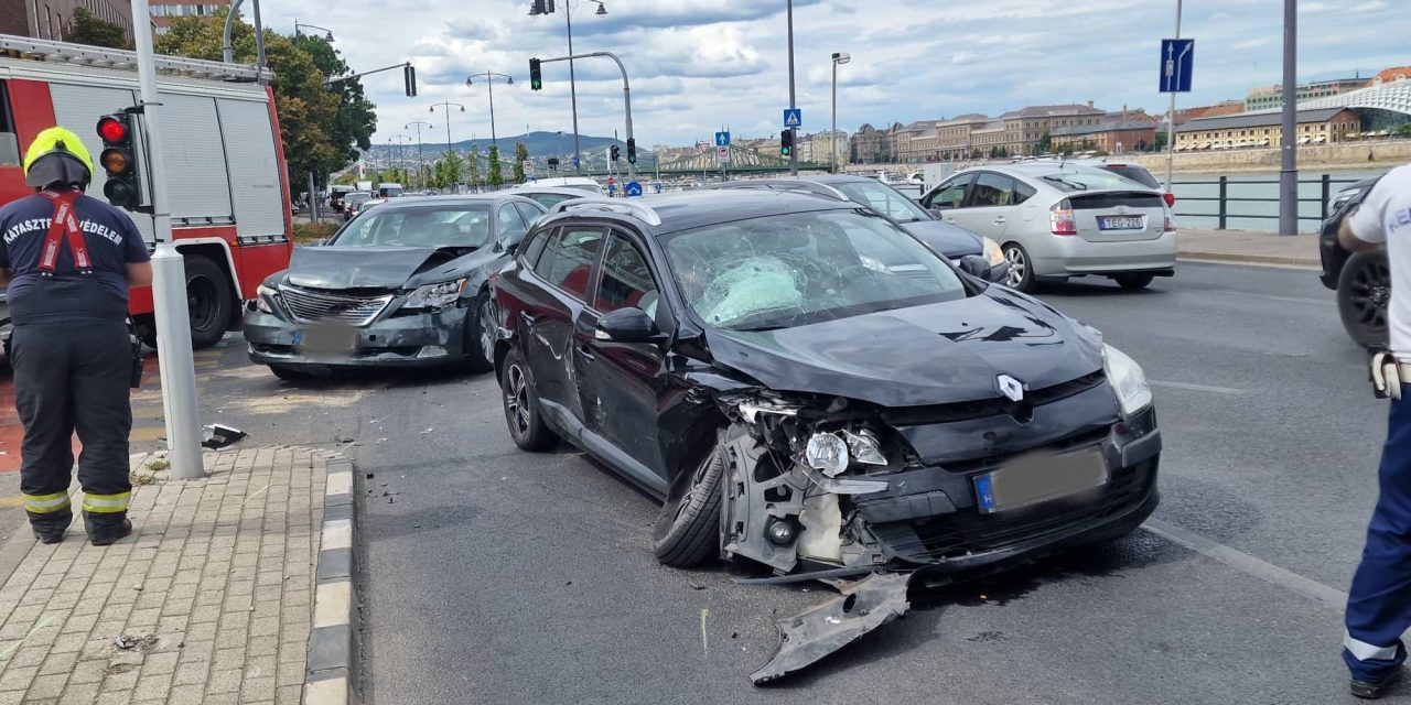 Baleset baleset hátán a 11. kerületben, nem csoda, hogy alig lehet közlekedni a környéken