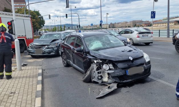 Baleset baleset hátán a 11. kerületben, nem csoda, hogy alig lehet közlekedni a környéken