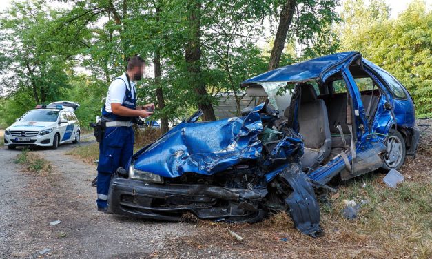 „Nincs semmi másom” – Kökény Attila dalával búcsúzik felesége attól a vétlen sofőrtől, aki Kiskunhalas mellett halt meg, miután összeütközött egy román kisbusszal