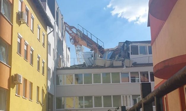 Rendőrségi ügy lett a 13. kerületi darubaleset, egy házra dőlt rá a szerkezet, gyerekek is veszélyben voltak