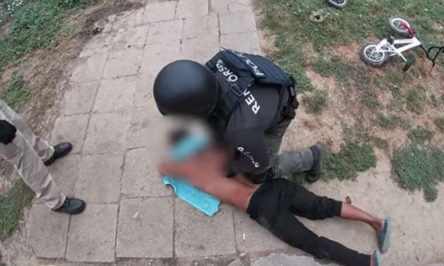 Anyára és kisfiára gyújtotta rá a házat két férfi Véménden – videó az elfogásról
