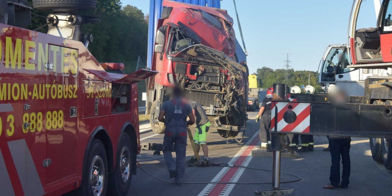 Hátborzongató videóösszeállításban mutatja be a Közút, hogy történnek a tipikus kamionbalesetek
