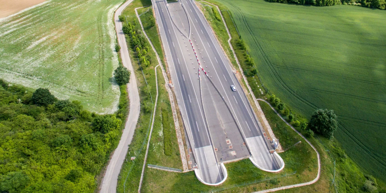 Lezárták az M6-os autópályát ott, ahol azok a bizonyos alagutak vannak