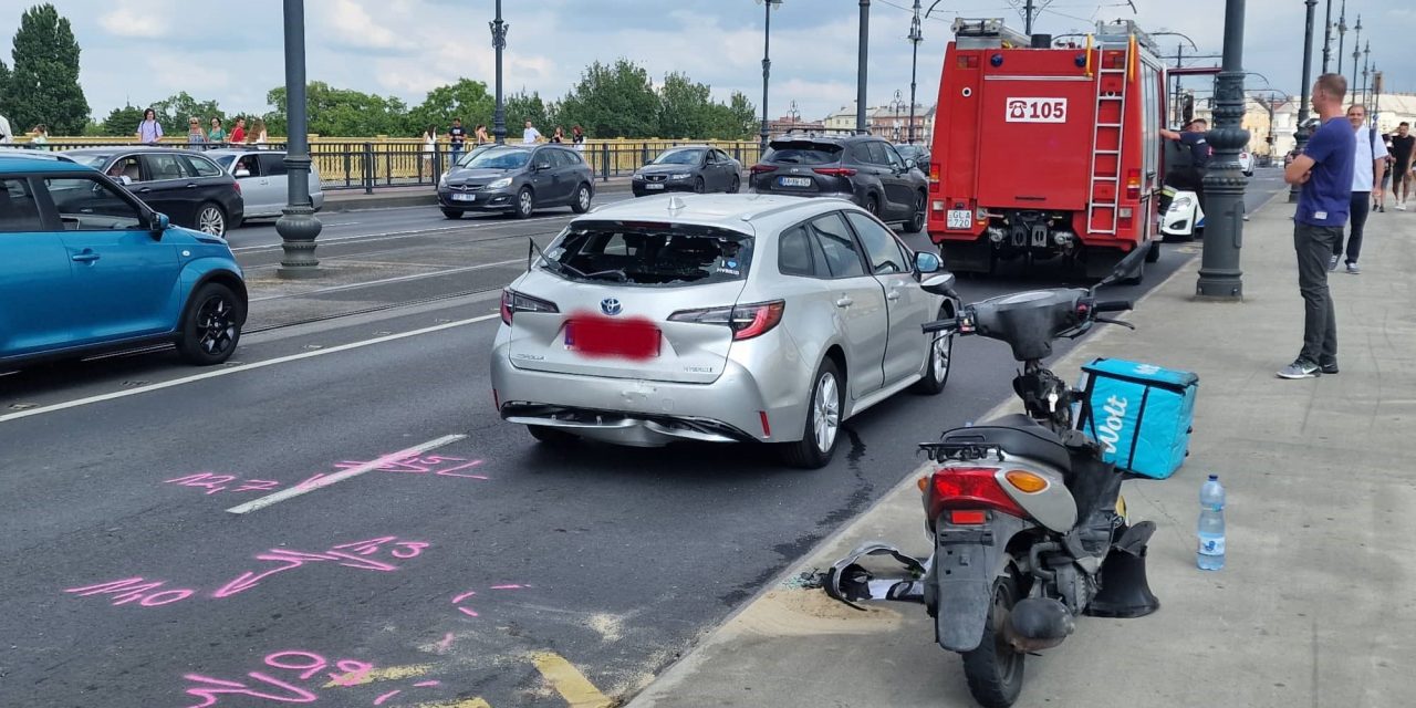 Csúnya baleset a Margit hídon, hatalmas a torlódás a budai oldalon