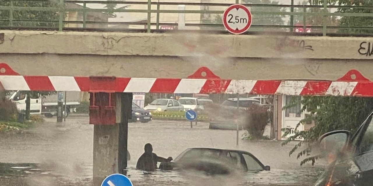 Elöntötte a víz Szigetszentmikós egyik részét, autók rekedtek az aluljáróban