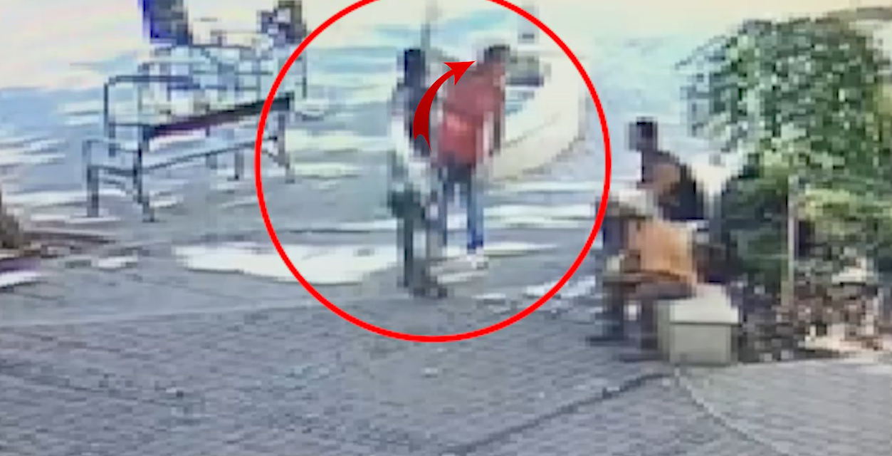 Ökölcsatát vívott két férfi Kaposvár főutcáján, a videón az látszik, hogy az egyik jobb erőben van