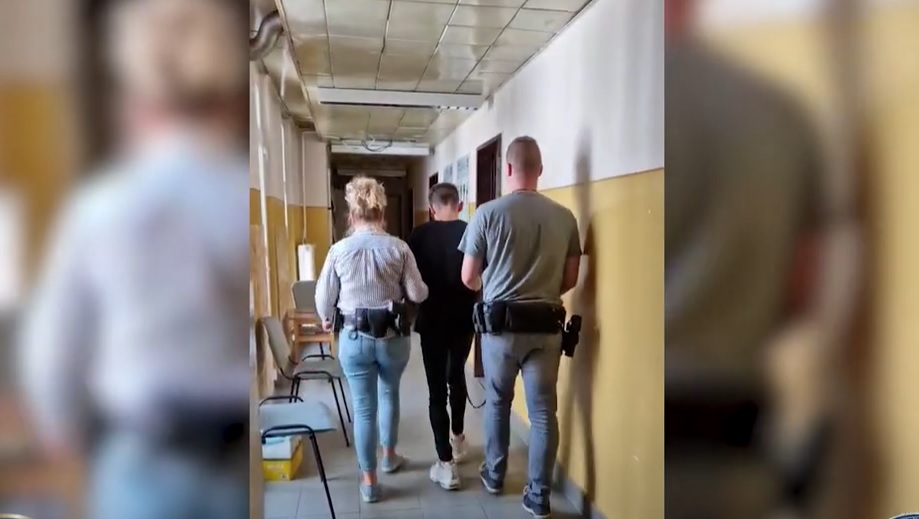 Fotókkal zsarolt egy 19 éves lányt a 20 éves fiú