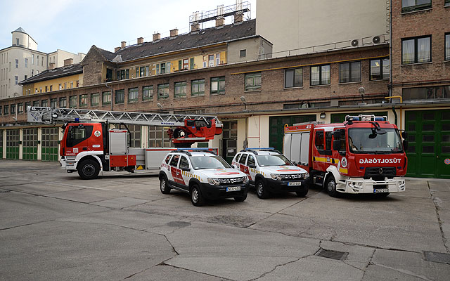 Október 15-ig tilos bekapcsolni a fűtést a budapesti tűzoltólaktanyákban: hősugárzókat sem használhatnak, a klímaberendezések távkapcsolóit is elvették tőlük