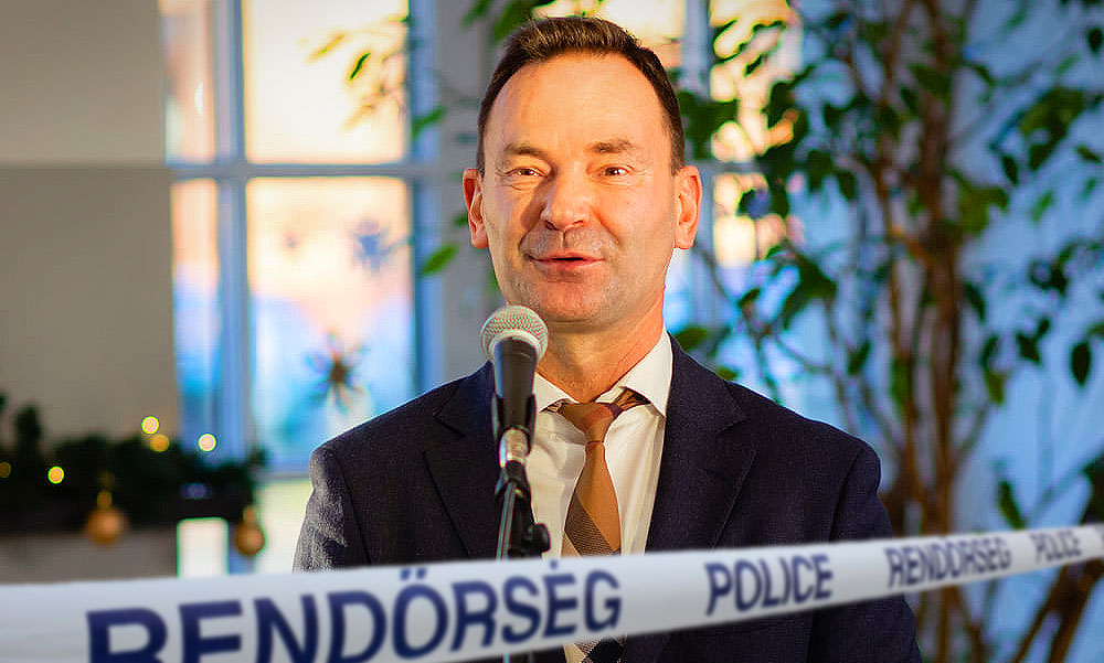Visszatért a polgármesteri székébe Gyenes Levente, nyomkövetővel a lábán irányítja Gyömrőt