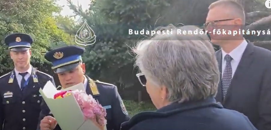 Mégsem kell bírságot fizetnie annak a nagymamának, aki fuldokló unokája miatt húzódott le az M7-es leállósávjában