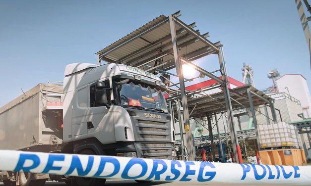 15 métert zuhant egy munkás a gyárban, a 41 éves férfit a helyszínen újra kellett éleszteni, a kórházban meghalt