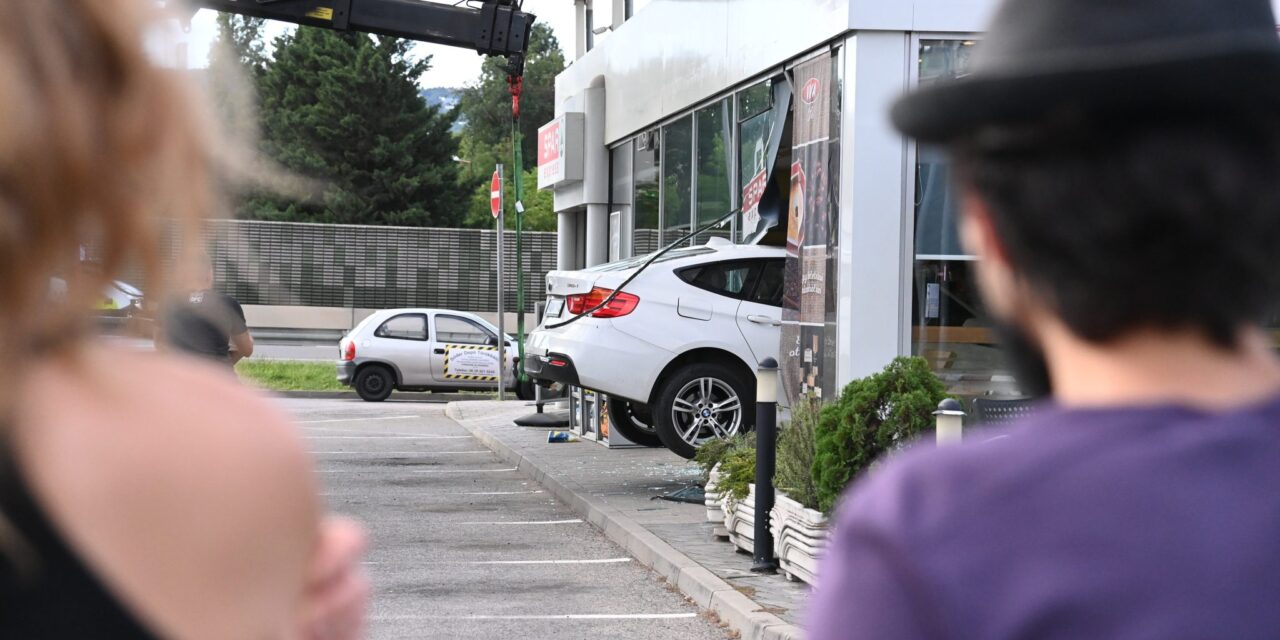 A benzinkút kávézójában állt meg a hófehér BMW-s nő Budapesten, az ügyészség szerint a sofőr nagyon részeg volt