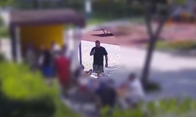 Sehol nem találja a rendőrség azt a férfit, aki egy budapesti játszótéren rugdosott meg egy idős bácsit – Pedig felvétel is van róla, te láttad valahol?