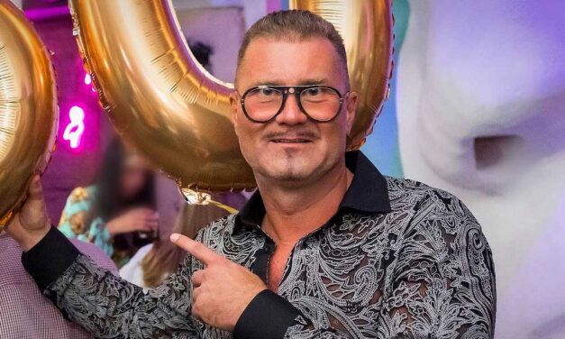 Házi őrizetben, lábán nyomkövetővel várja sorsa alakulását a drogbotrányba keveredett divattervező