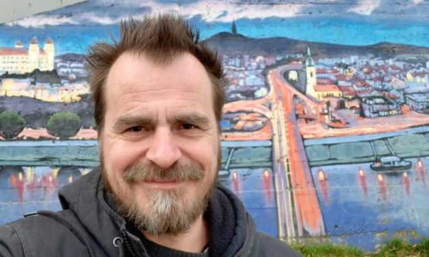 „Tudom, hogy napról napra csökken az esély, de érzem, megtalálom a bátyámat” – kétségbeesve keresi testvére Kabai Lóránt írót