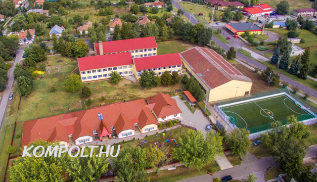 200 millió forintot keres a NAV a kompolti önkormányzatnál – a lottónyertes polgármester szerint elszálltak az árak