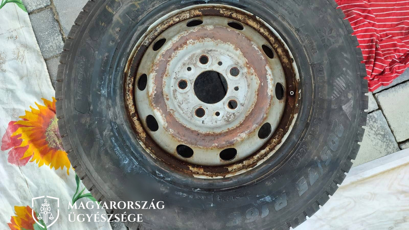 Pótkerékben csempészték a kábítószert – 85 millió forint értékű anyagot hoztak Hollandiából a balatoni bűnözők