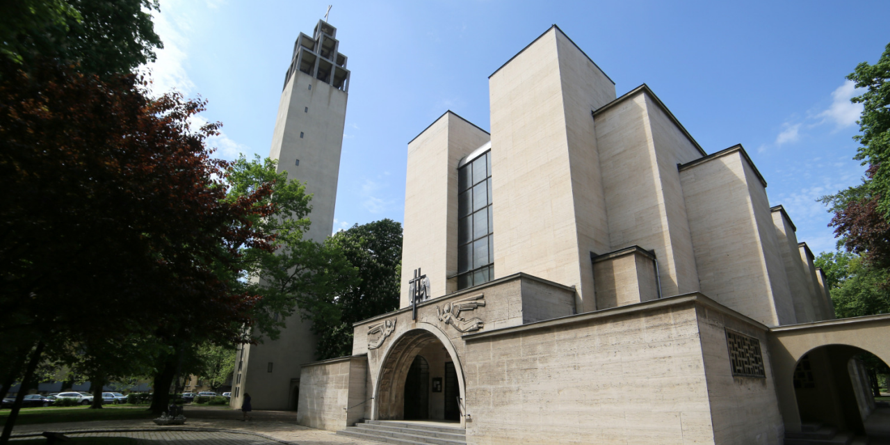 Éveket tölthet a börtönben az a férfi, aki papokkal dulakodott Budapesten. Gyónni várják a templomban balhézó G. Zoltánt