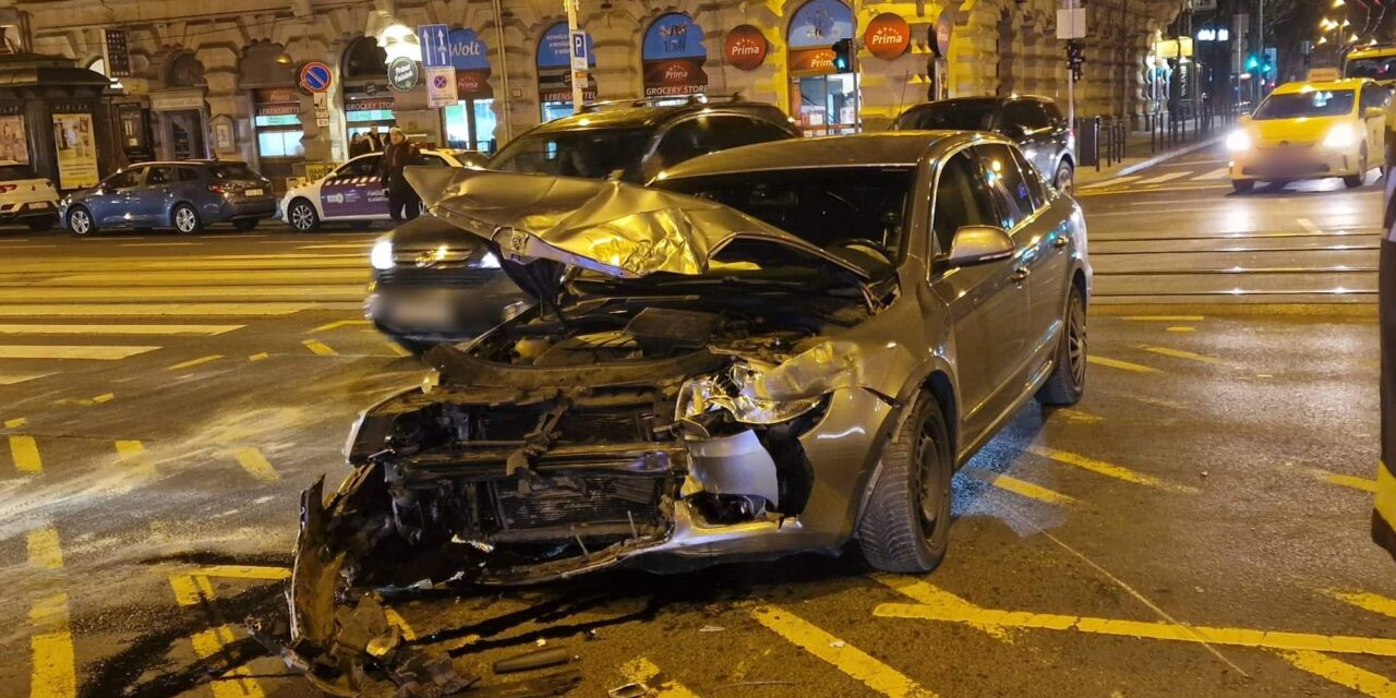 Illegálisan használt megkülönböztető jelzést az az autó, amely brutális balesetet okozott Budapest belvárosában