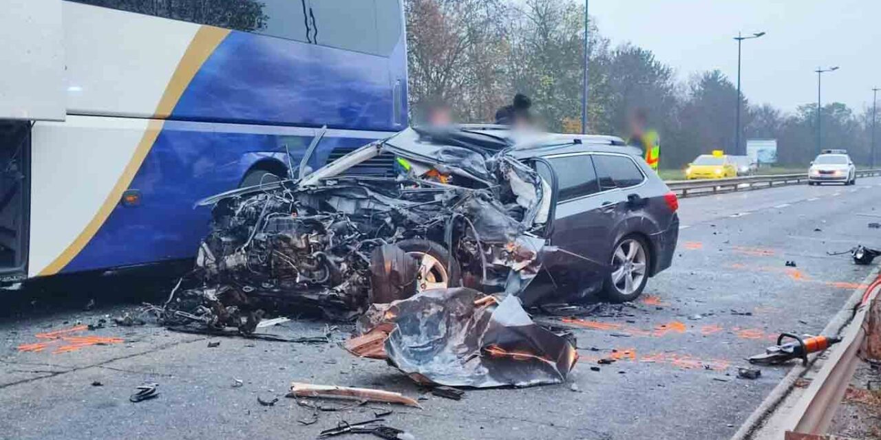 Lőszereket találtak abban a kocsiban, amely vasárnap reggel frontálisan ütközött egy busszal a Ferihegyi úton