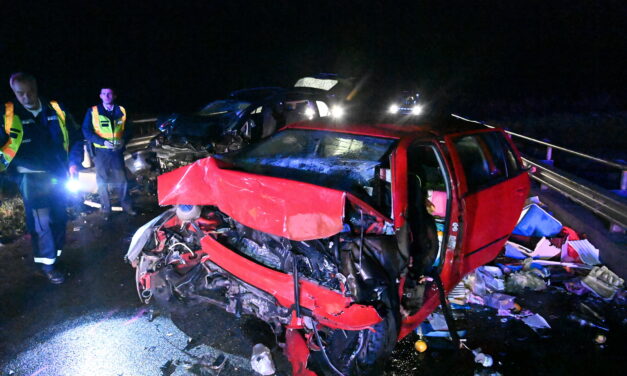 Szívszorító – egy 9 éves kislány is belehalt az abonyi frontális karambolba