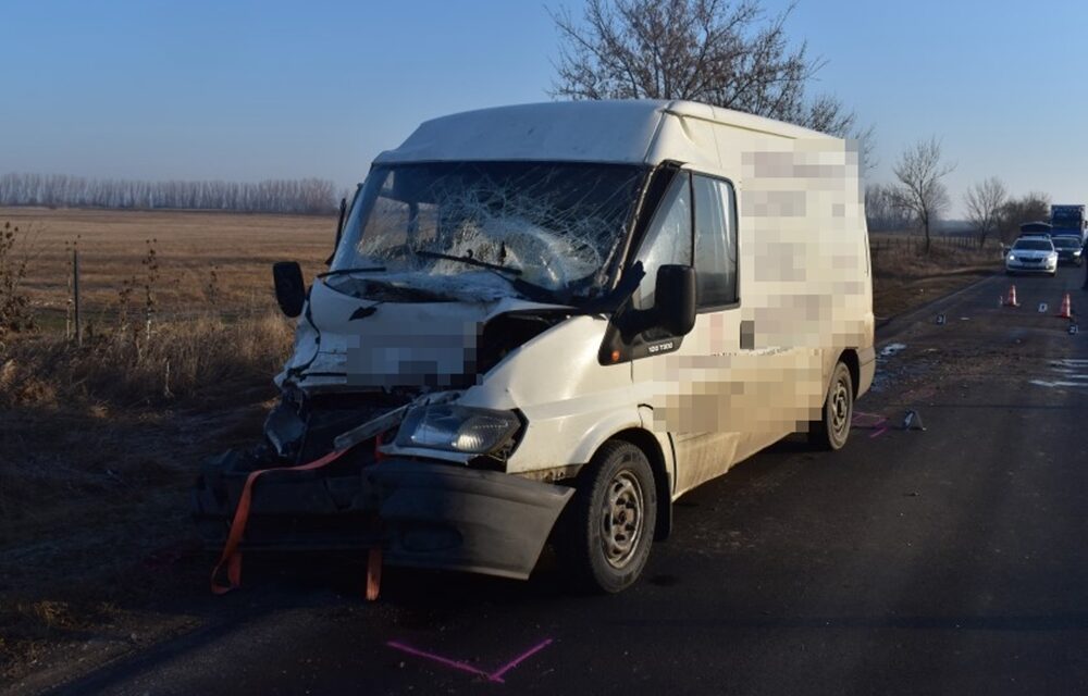 „Én voltam a hibás, mert elaludtam” – mondta a kisteherautós, miután nekicsapódott egy autónak, amiben súlyosan megsérült a sofőr