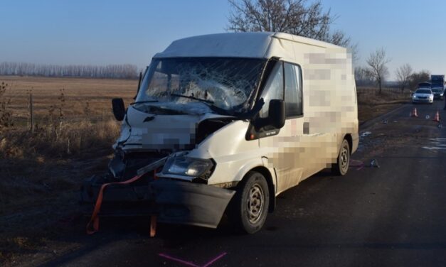 „Én voltam a hibás, mert elaludtam” – mondta a kisteherautós, miután nekicsapódott egy autónak, amiben súlyosan megsérült a sofőr