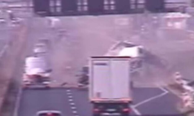 „Biztos szül a felesége” – elképesztő videó készült arról, ahogy egy luxusterepjárós balesetet okoz az M1-esen