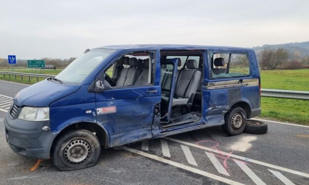 Emberéletet követelt a figyelmetlenség – egy 45 éves nő halt meg, miután összeütközött egy teherautó és egy kisbusz Zalában