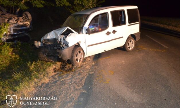 Gyerekével az utastérben okozott frontális karambolt, felfüggesztett fogházbüntetést kérnek a figyelmetlen apára