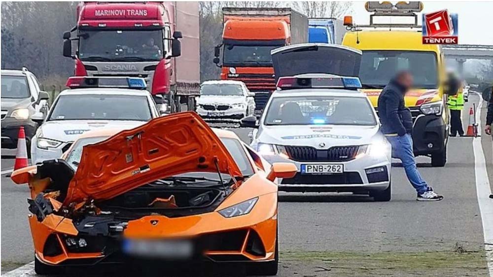 Kisbusszal ütközött a Lamborghini – Totálkárosra tört a luxusautó az M5-ös autópályán