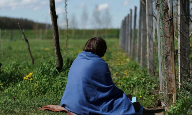 Ágyhoz kötözték az autista fiút a kórházban, édesanyja hiába könyörgött, megfenyegették a biztonsági őrök