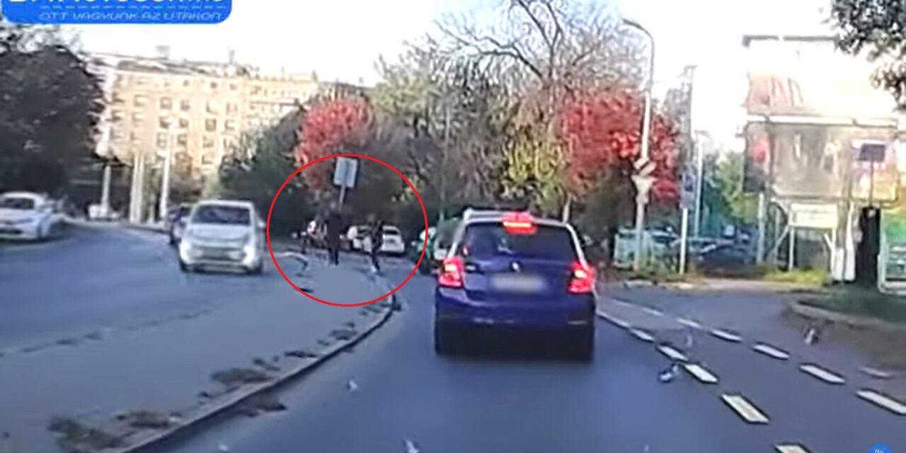 Videóval: Kipattant az autójából a futár, majd összeverekedett egy gyalogossal fényes nappal Budapesten