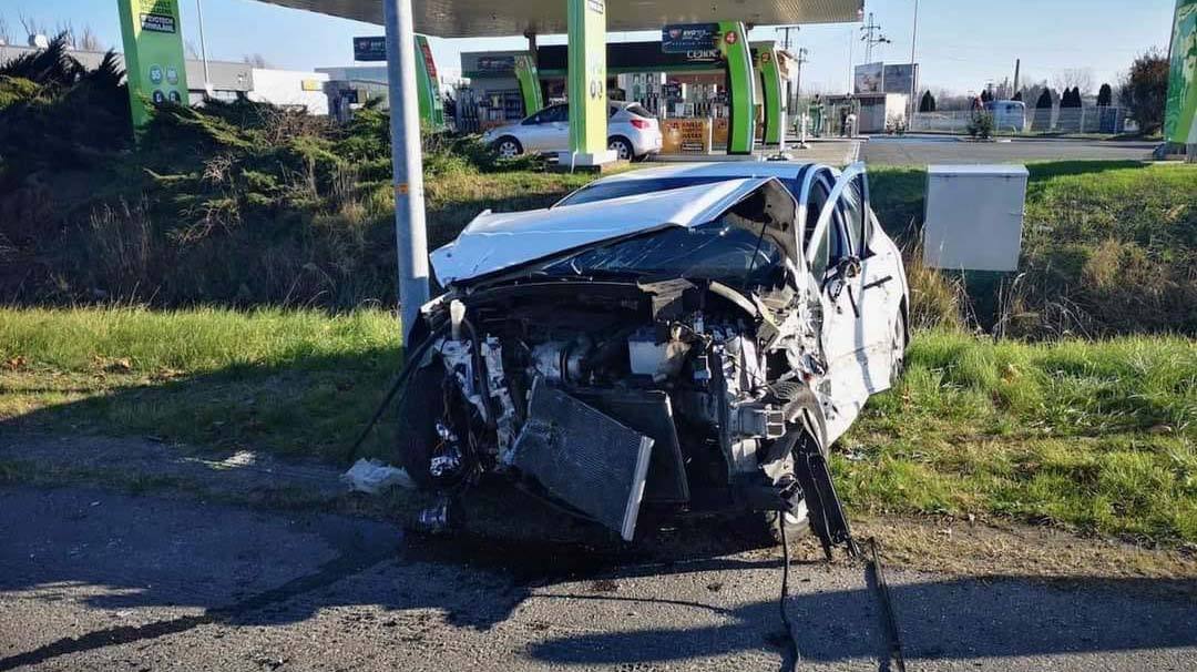 Teljes útzár – traktor ütközött személygépkocsikkal Szekszárd külterületén