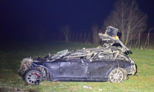 Durva tragédia Vas megyében – ketten repültek ki egy BMW-ből, az egyikük nem élte túl a száguldást és a becsapódást