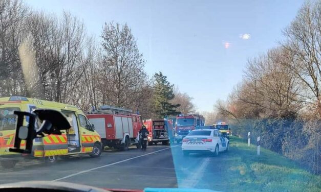 Halálos tömegkarambol a 6-os főúton – életét vesztette az a sofőr, aki az ütközés után beszorult az autójába