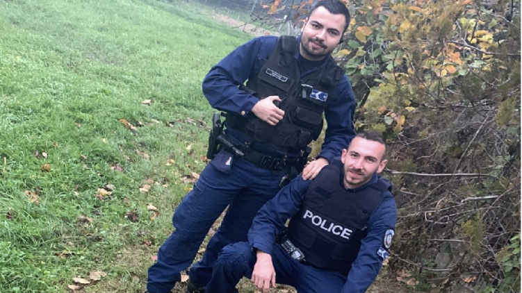 „A kétségbeesett nő folyamatosan zokogott” – rendőrök rántottak vissza egy ugrásra készülő nőt a szekszárdi társasház tetejéről