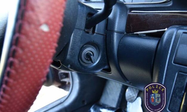 Elaludt a szerelmespár a lopott autóban Kecskeméten, a rendőrök keltették fel őket