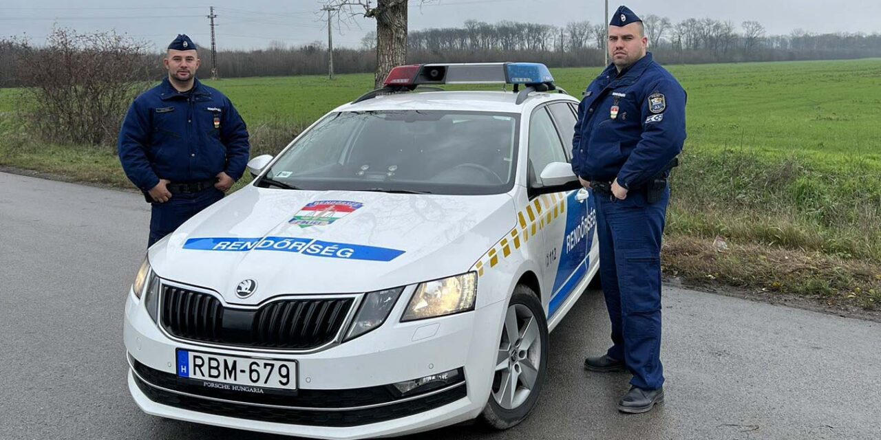 Összeesett egy idős férfi a buszmegállóban, a jászapáti rendőrök mentették meg az életét