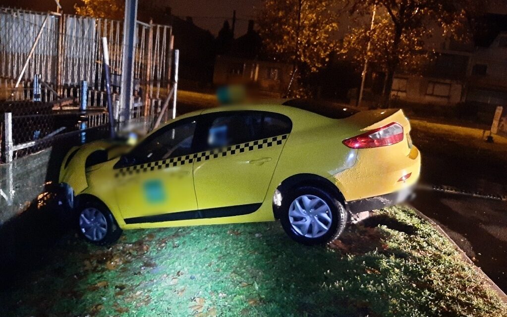 „Így utólag hülyeség volt átülni a vezetőülésbe” – brutálisan összetörte ismerőse taxiját egy részeg lány Budapesten