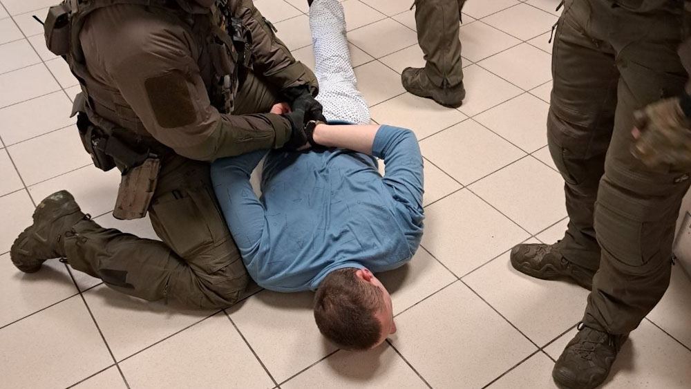 Elfogták azt a veszélyes német férfit, aki egy fővárosi pszichiátrián bujkált a hatóságok elől – videón az elfogás