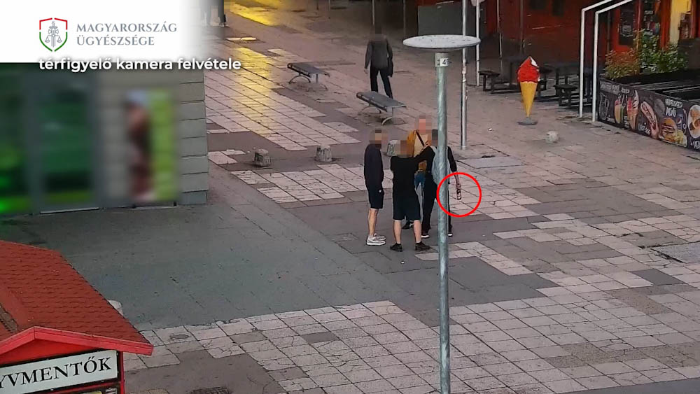 Törött sörösüveggel sebesítették meg a férfi nyakát Budapesten: videón a drámai támadás